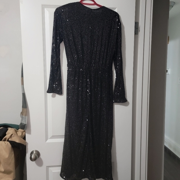 NWT Small H&M Black Sequined Wrap Dress - Picture 4 of 7